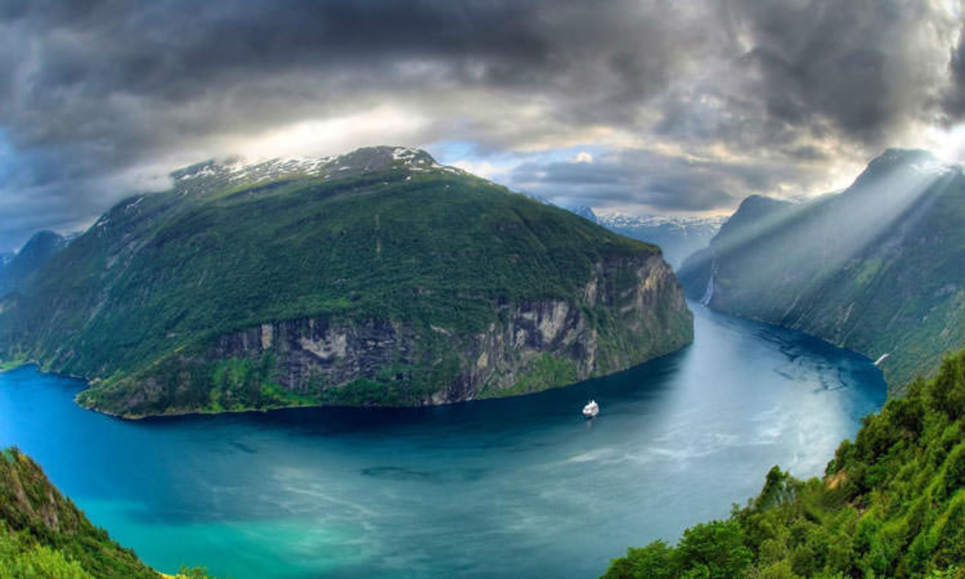 2015-11-geirangerfjorden-waterfalls-norway-1
