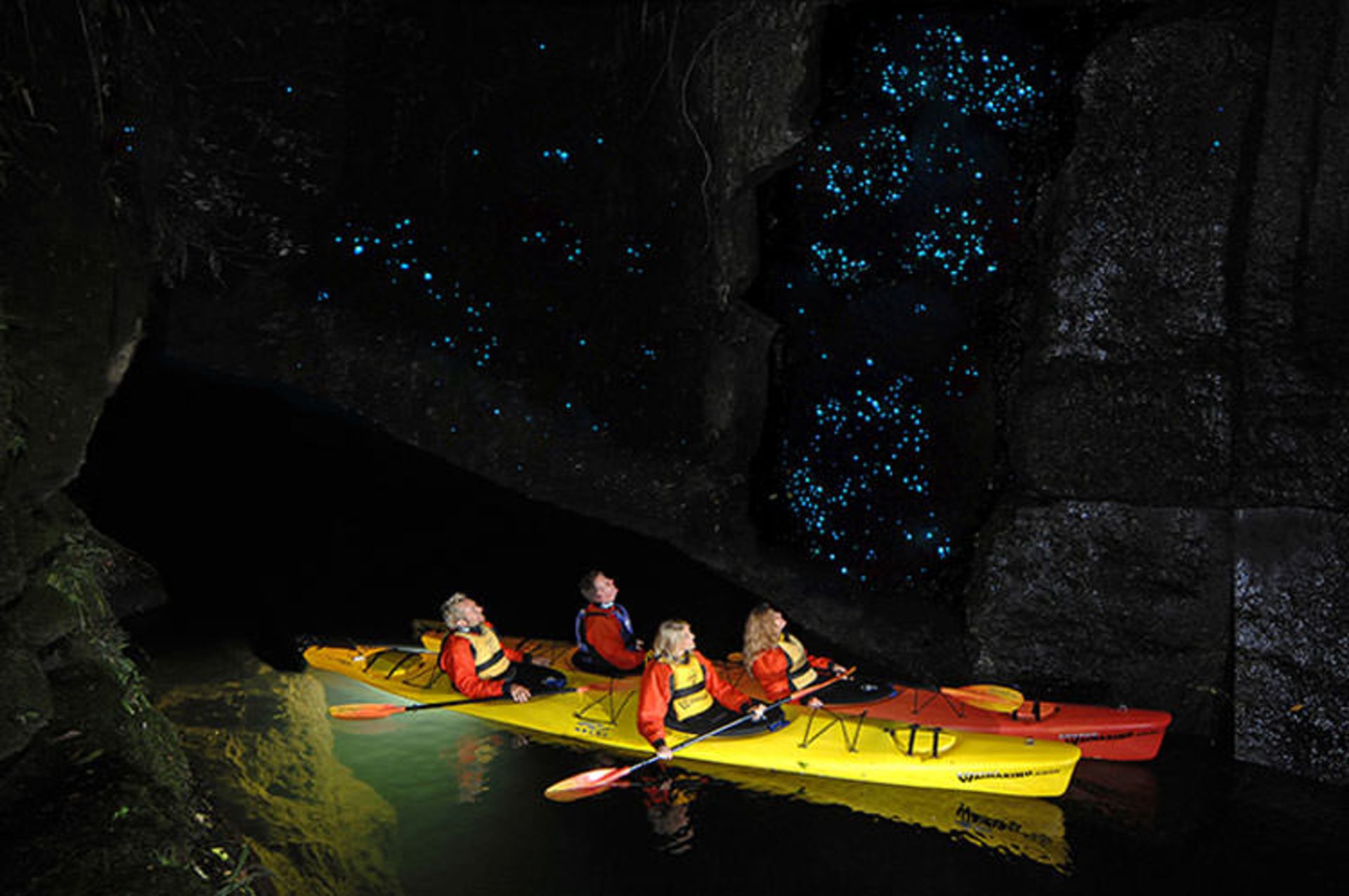 غار درخشان یا Glowworm