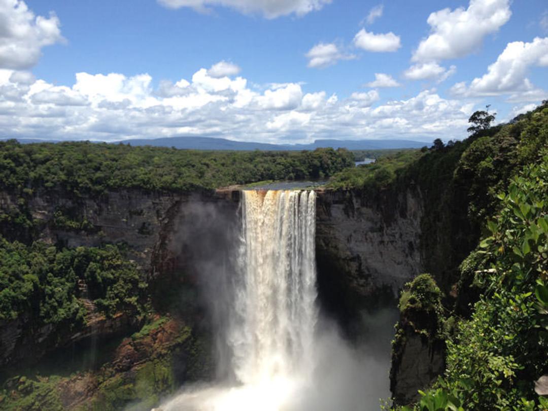 آبشار Kaieteur در مرکز Essequibo Territory
