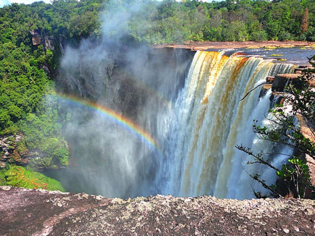 آبشار Kaieteur در مرکز Essequibo Territory