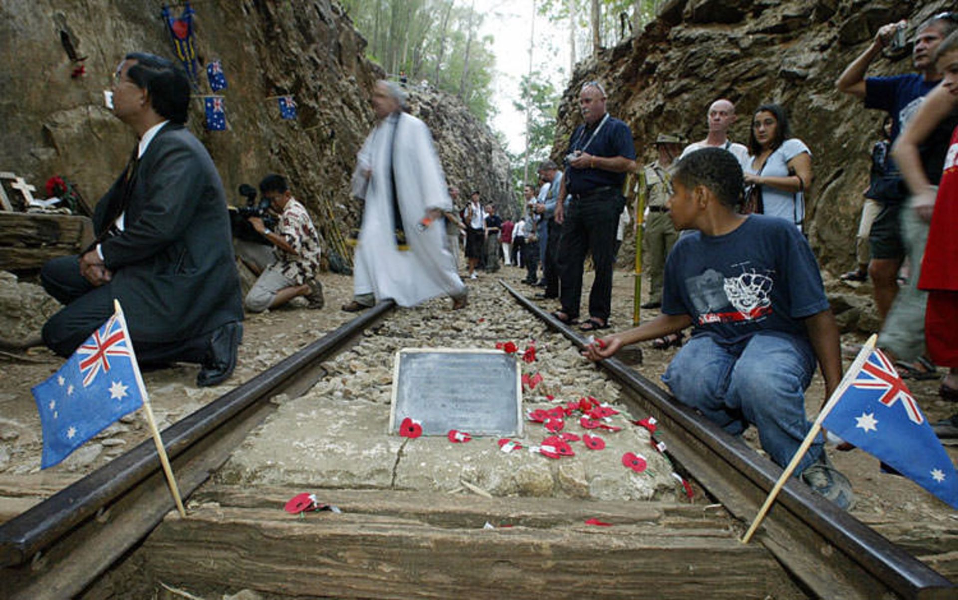 2015-11-kanchanaburi-war-cemetery