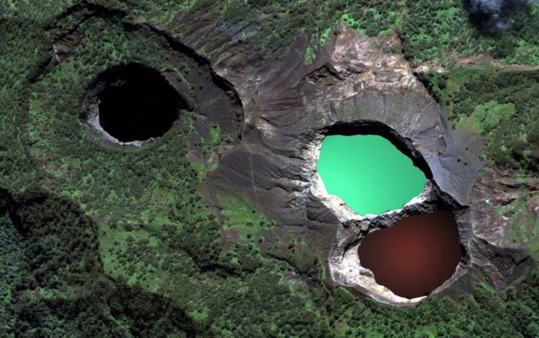 2015-11-kelimutu-flores-island-indonesia3