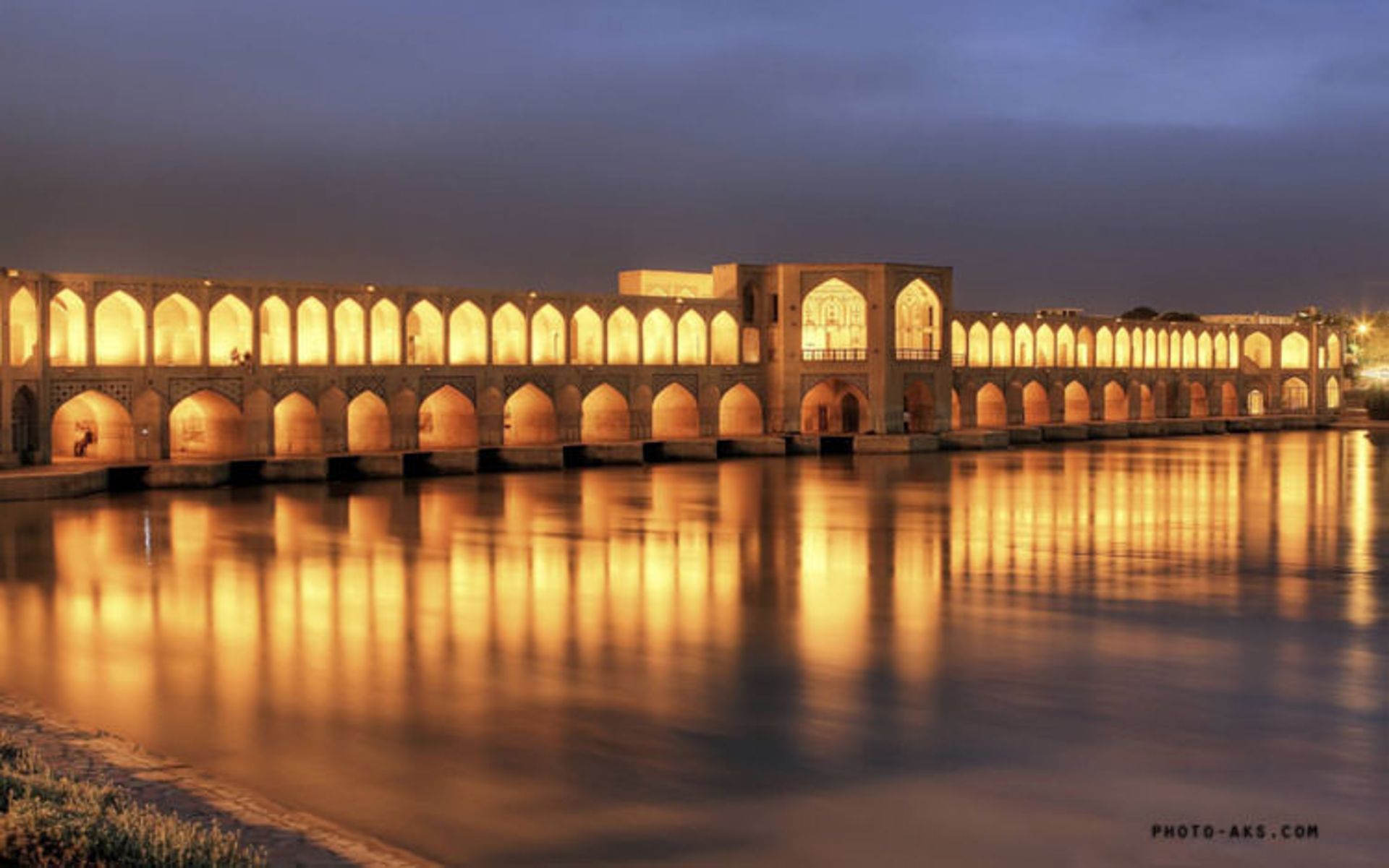 2015-11-khaju_bridge_isfahan-aa