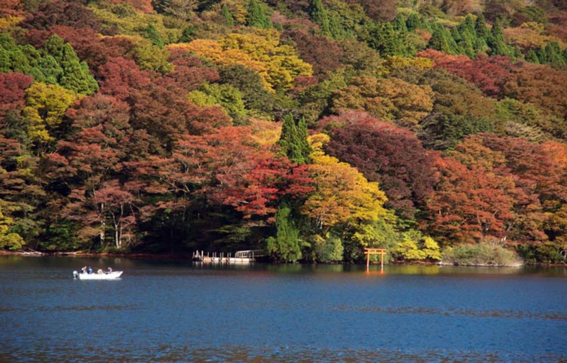2015-11-lake-ashi-hakone-japan