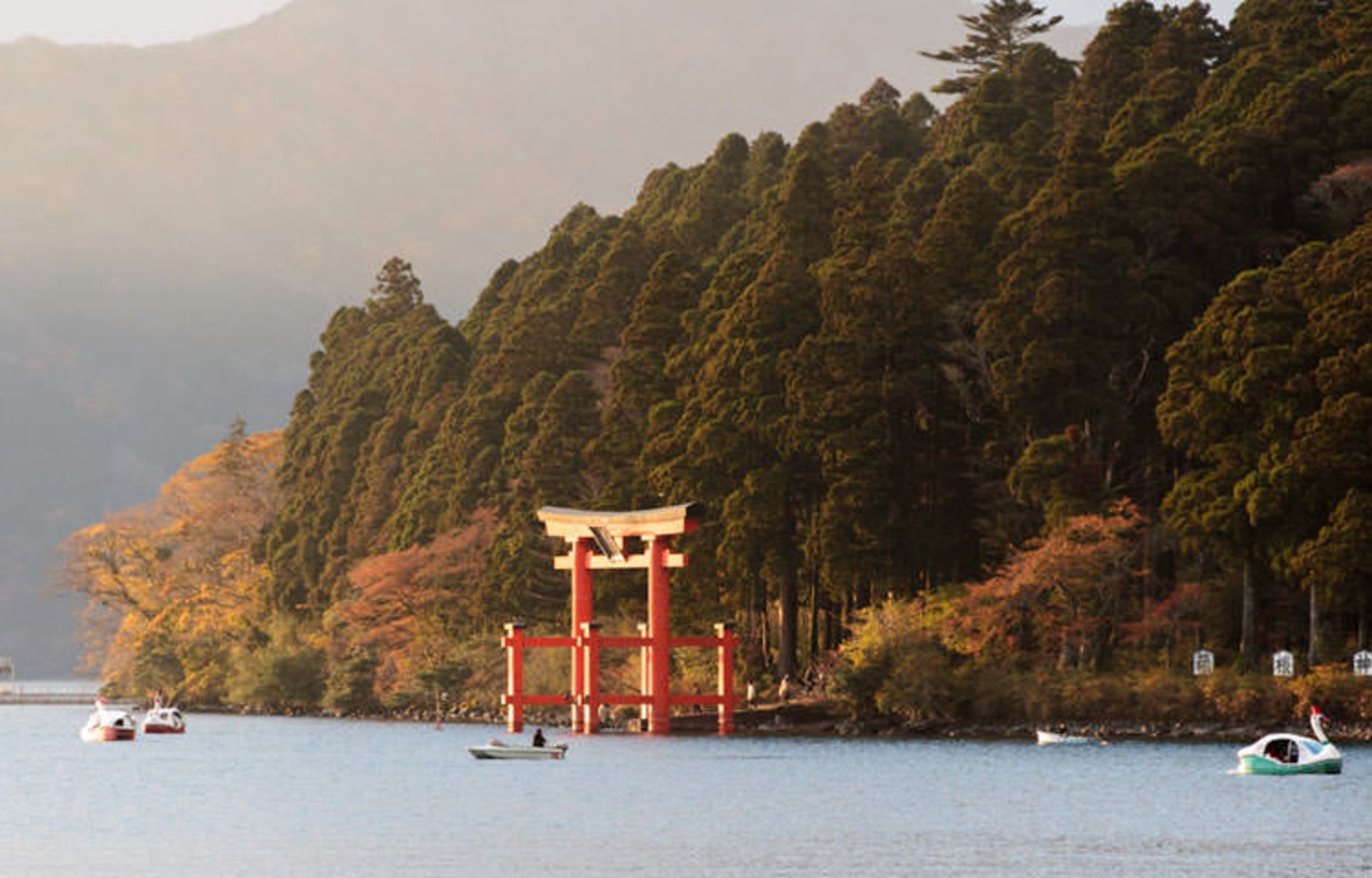 2015-11-lake-ashi-hakone-japan1