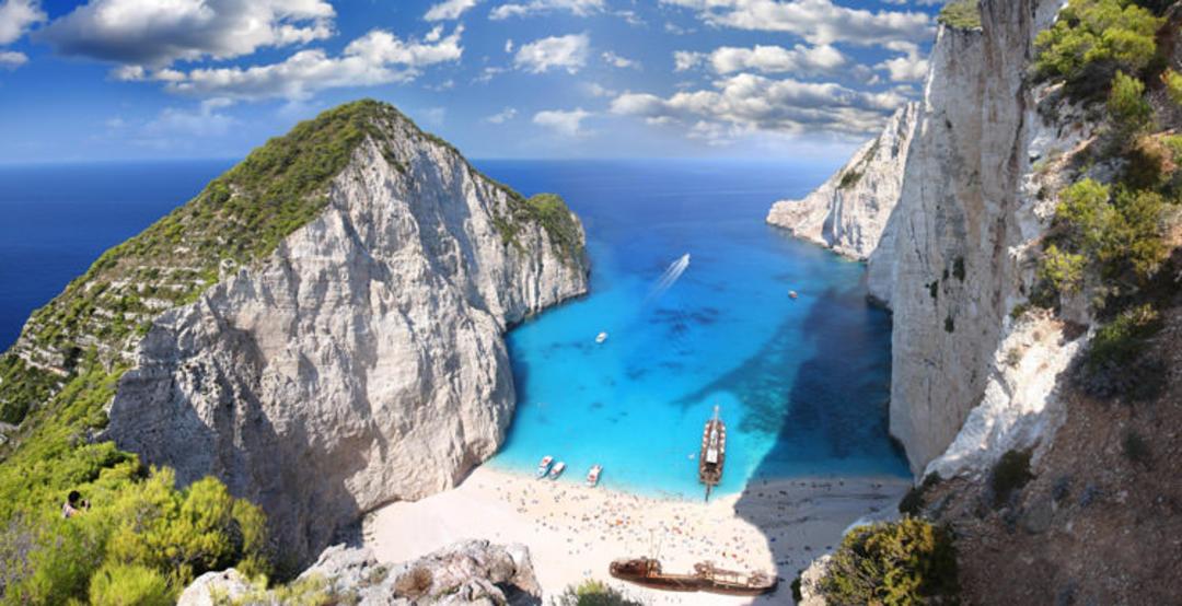 ساحل Navagio و غار آبی در Zakynthos