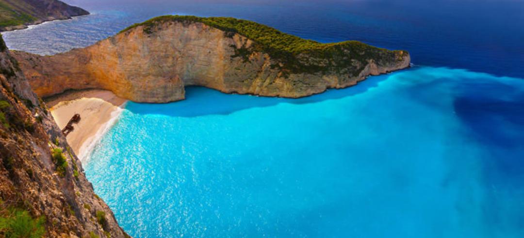 ساحل Navagio و غار آبی در Zakynthos