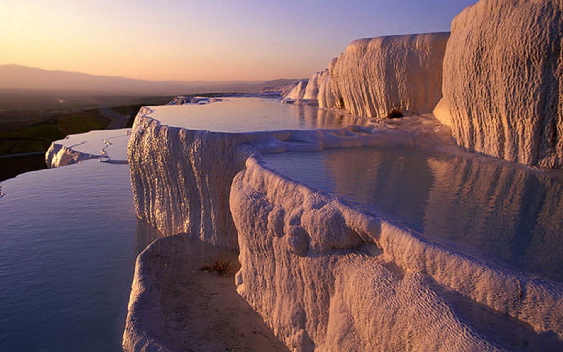 Pamukkale یا قلعه پنبه‌ای
