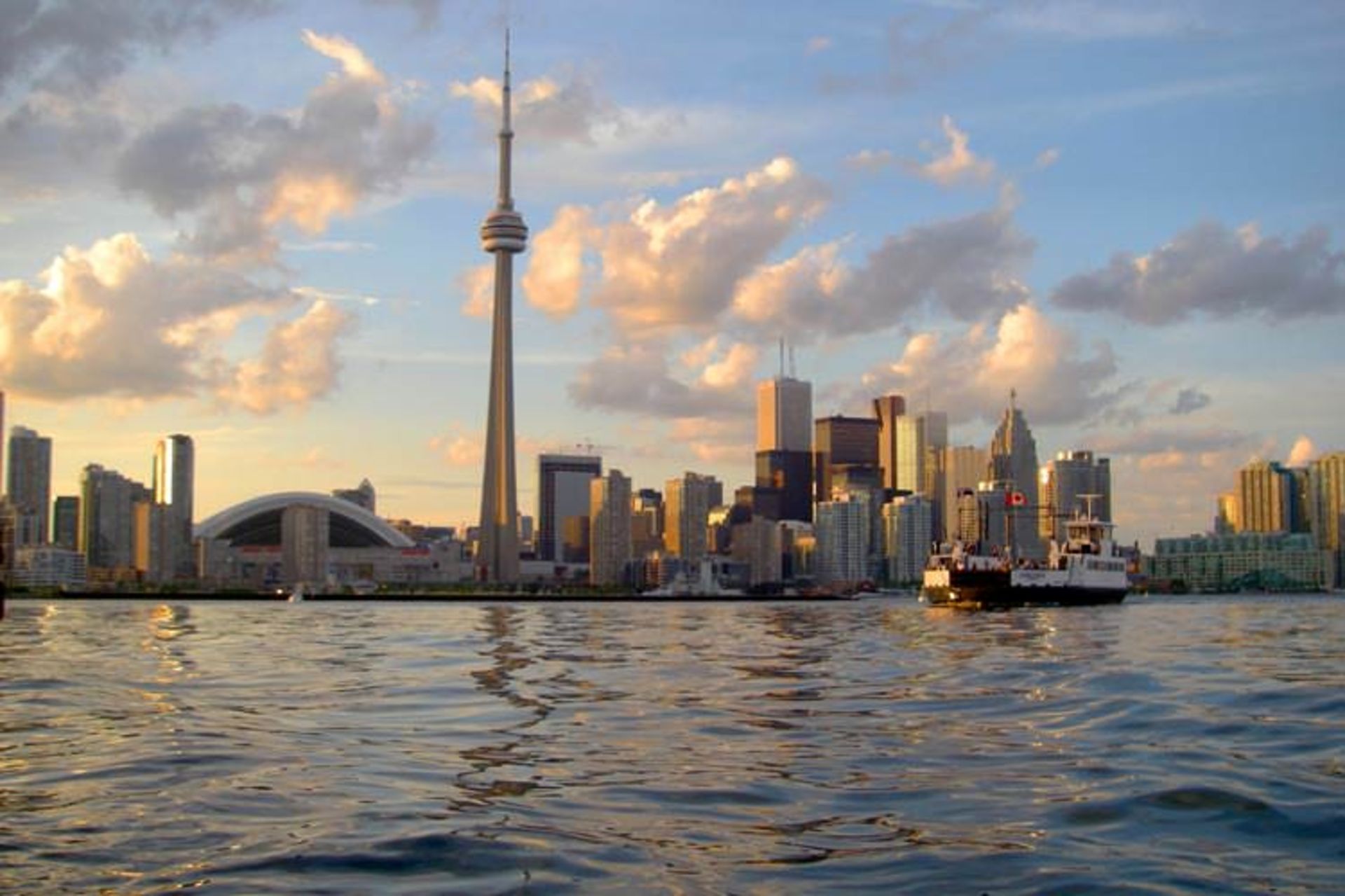 2015-11-skyline-cn-tower
