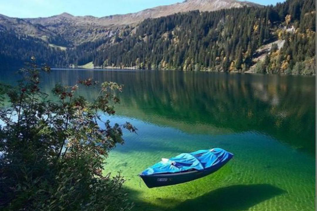 2015-11-the-blue-lake-new-zealand
