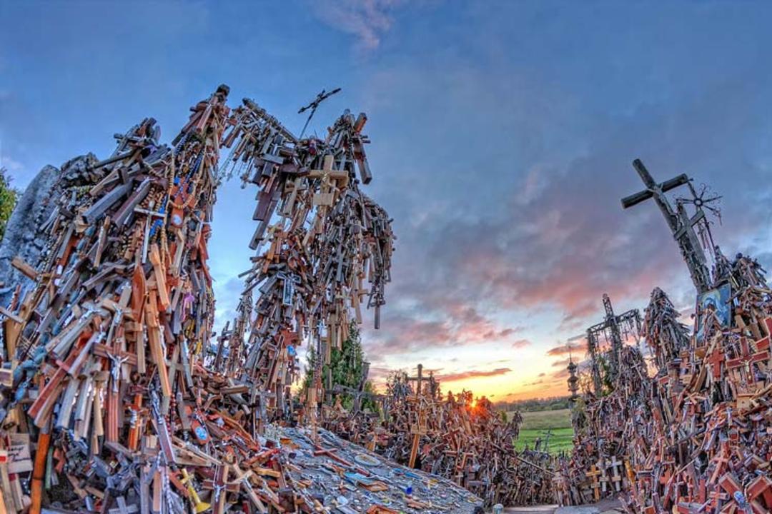 2015-11-the-hill-of-crosses-siauliai-lithuania1