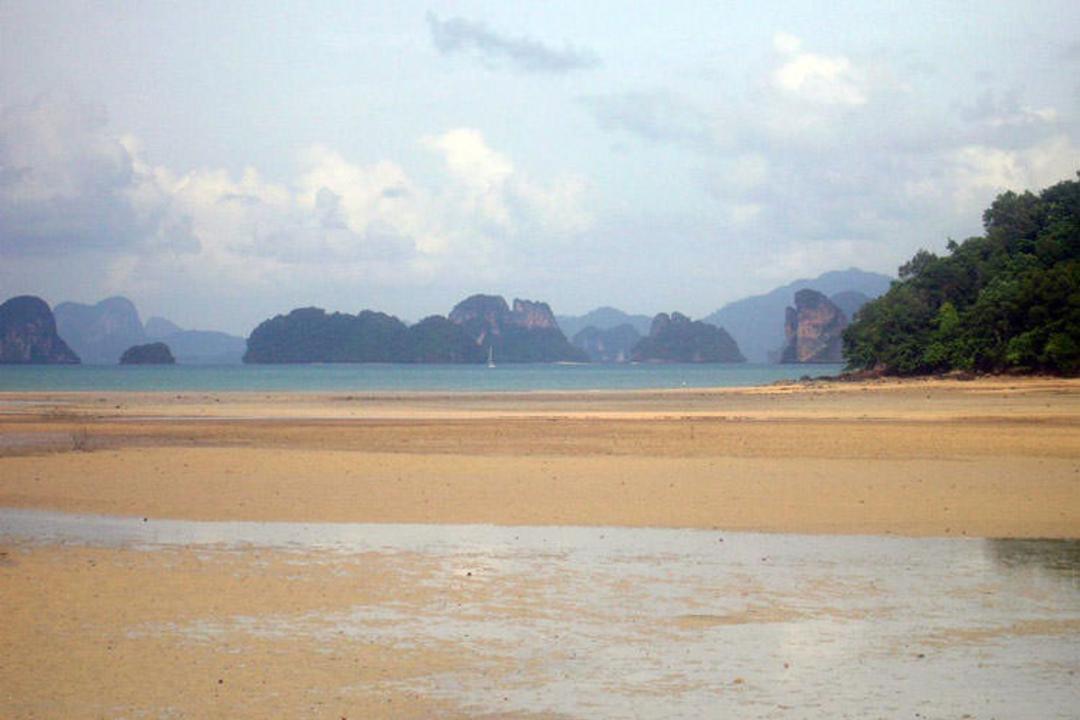 2015-11-the-island-of-naka-noi