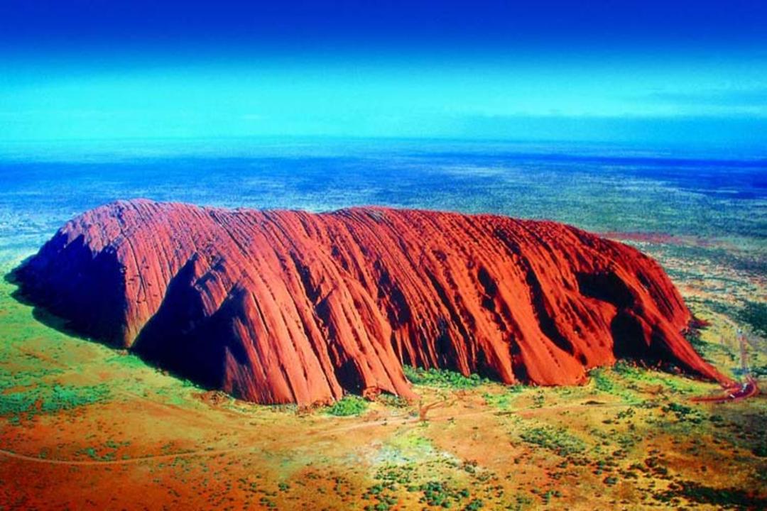 2015-11-top-sacred-uluru