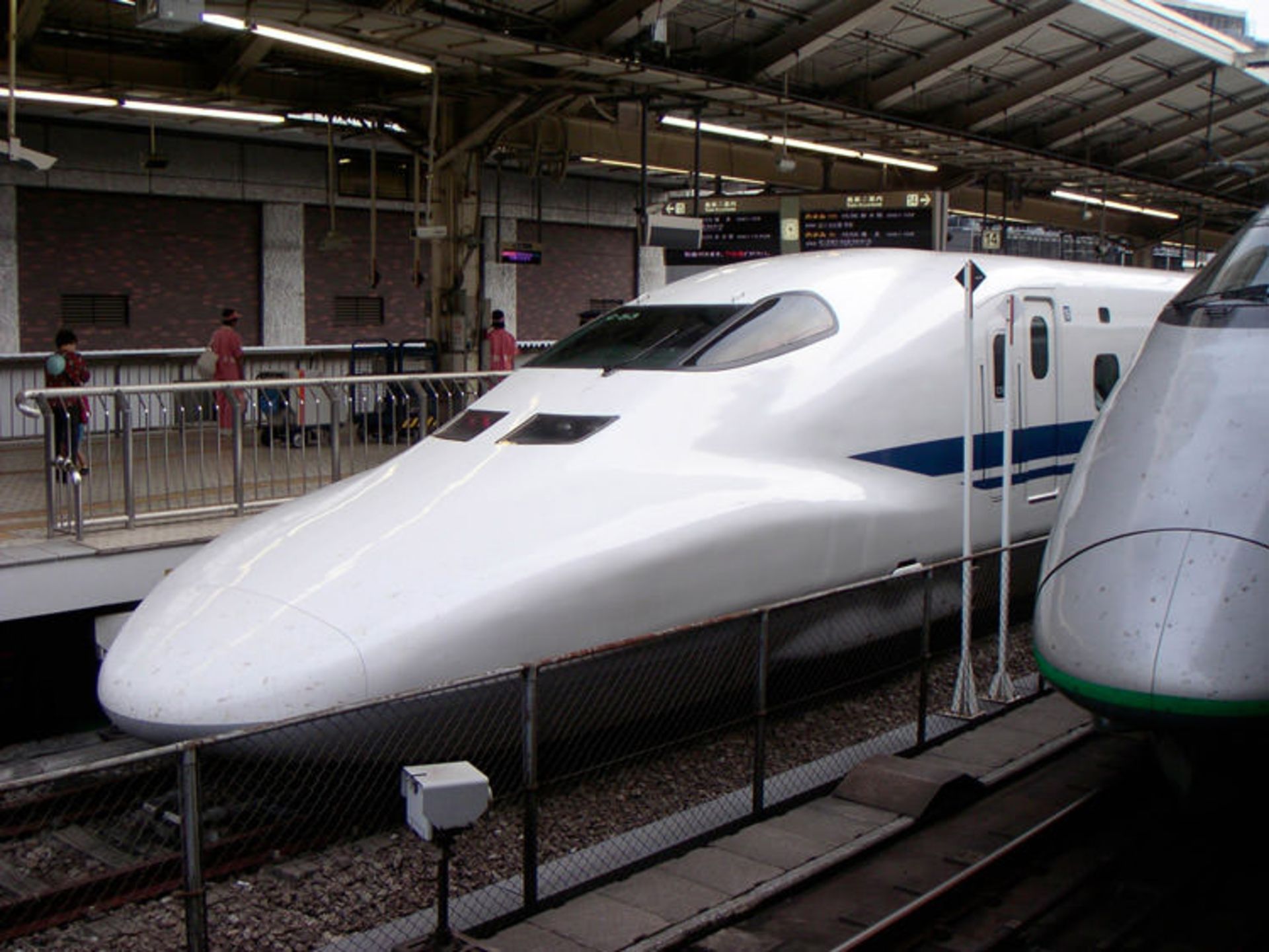 2015-11-train-tokyo-station