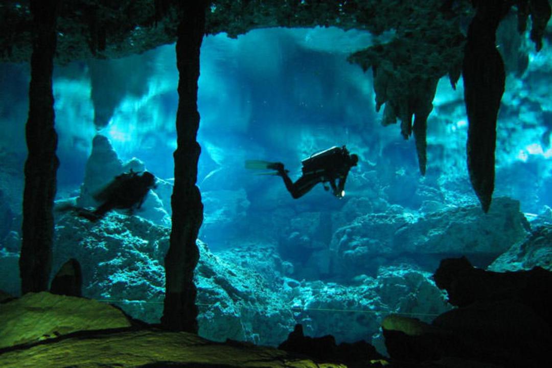 2015-11-unique-underwater-caves