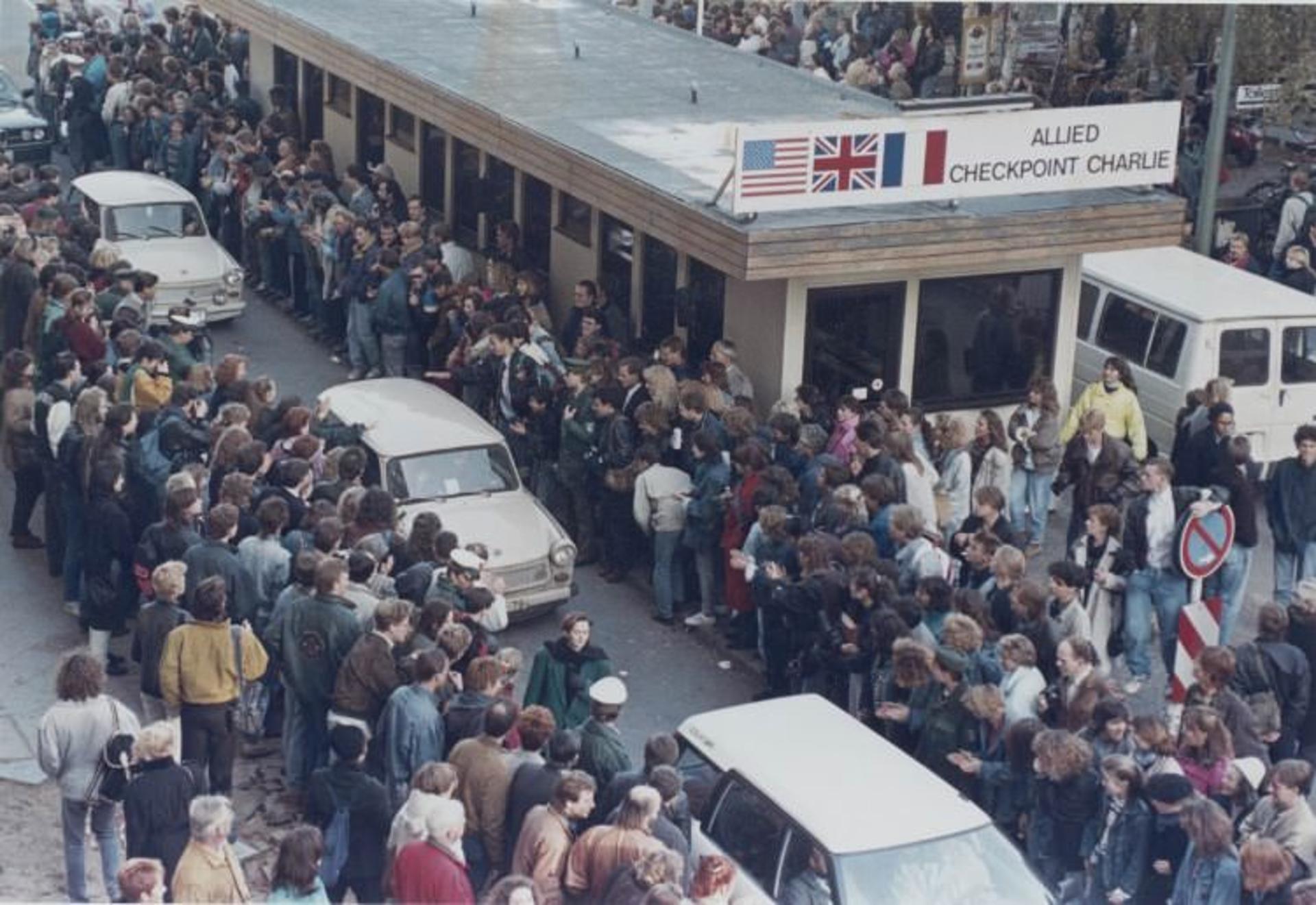 2015-11-west-germans-applauded-as-east-berlin-citizens-traveled-through-checkpoint-charlie-on-the-following-day-november-10