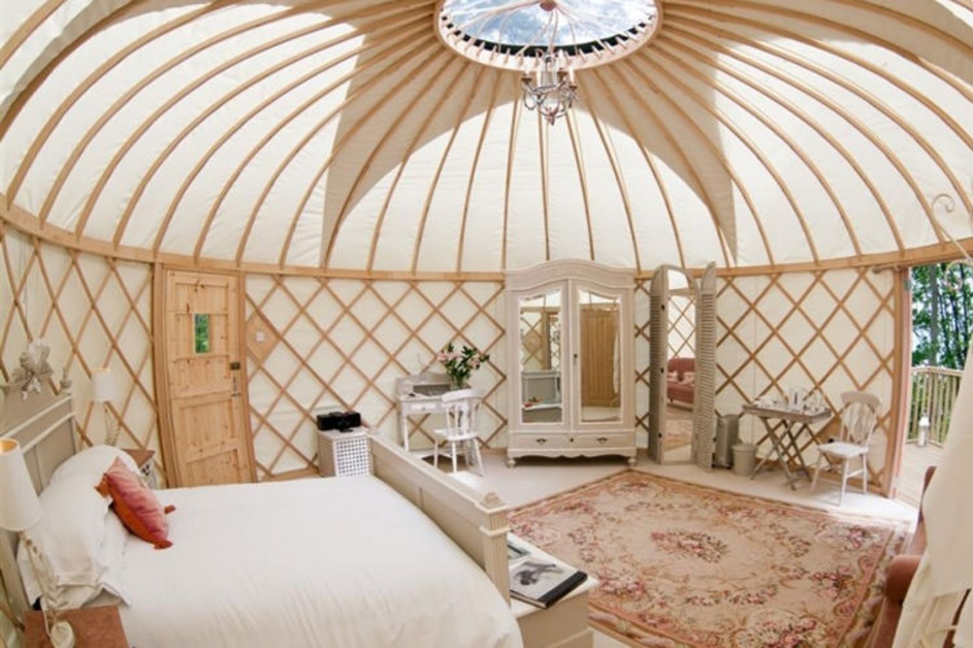 2015-11-yurt-hotel-000