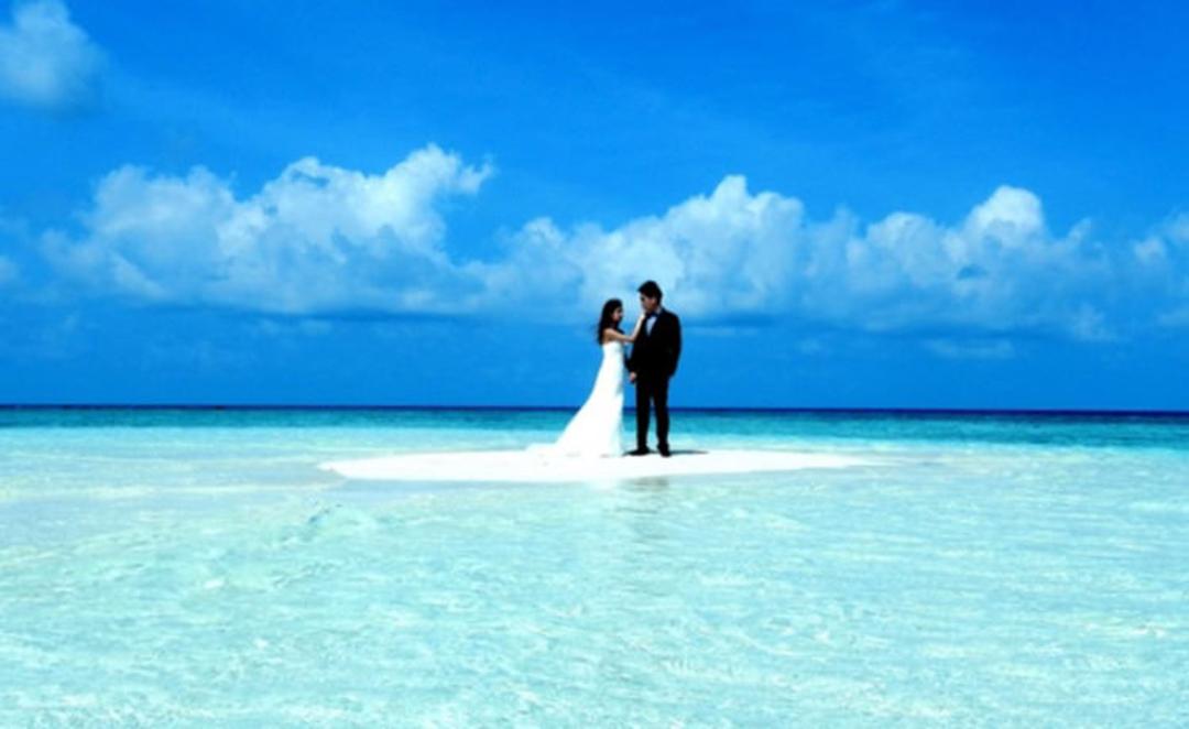 2015-12-0f91d9fb-0281-485c-83fe-d4e4cba5951d-maldives-wedding