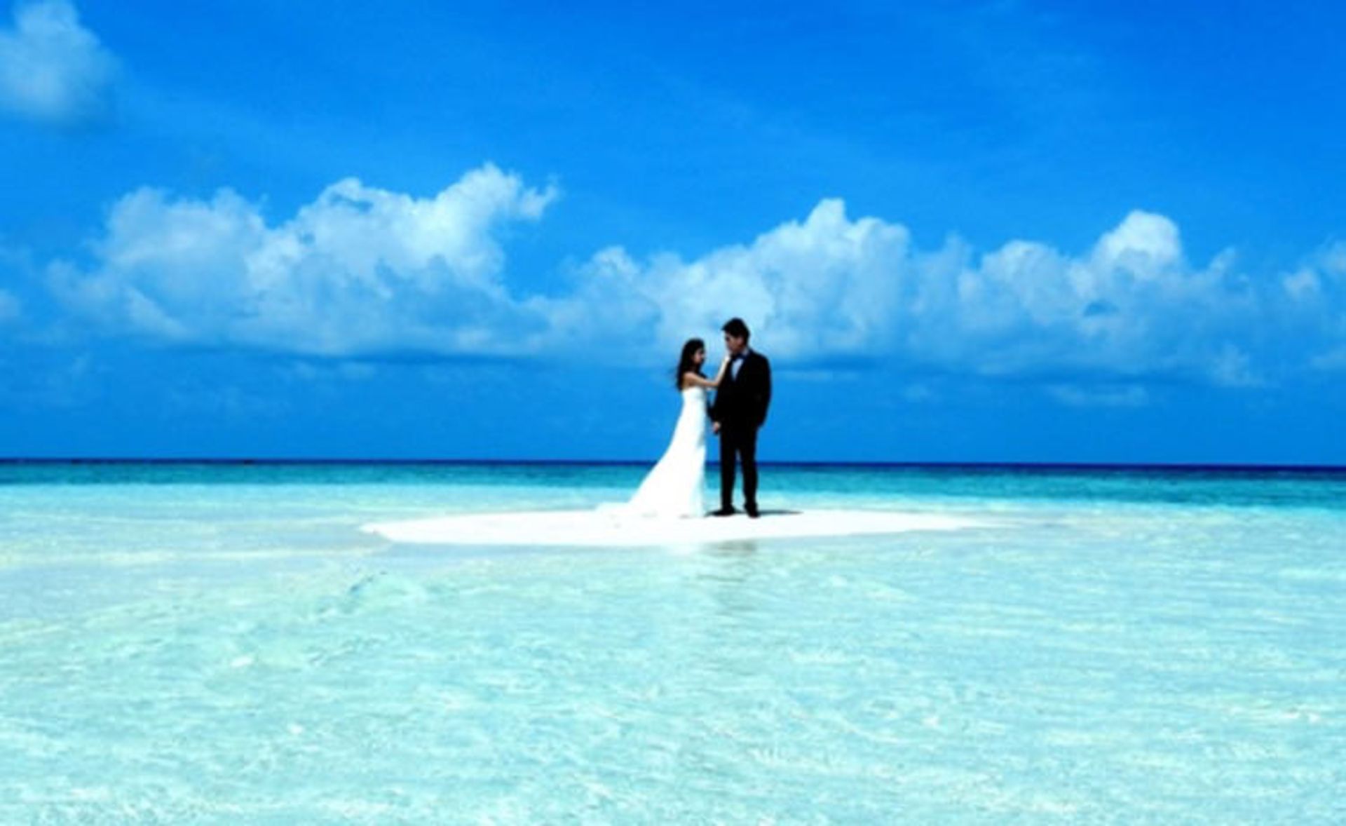2015-12-0f91d9fb-0281-485c-83fe-d4e4cba5951d-maldives-wedding