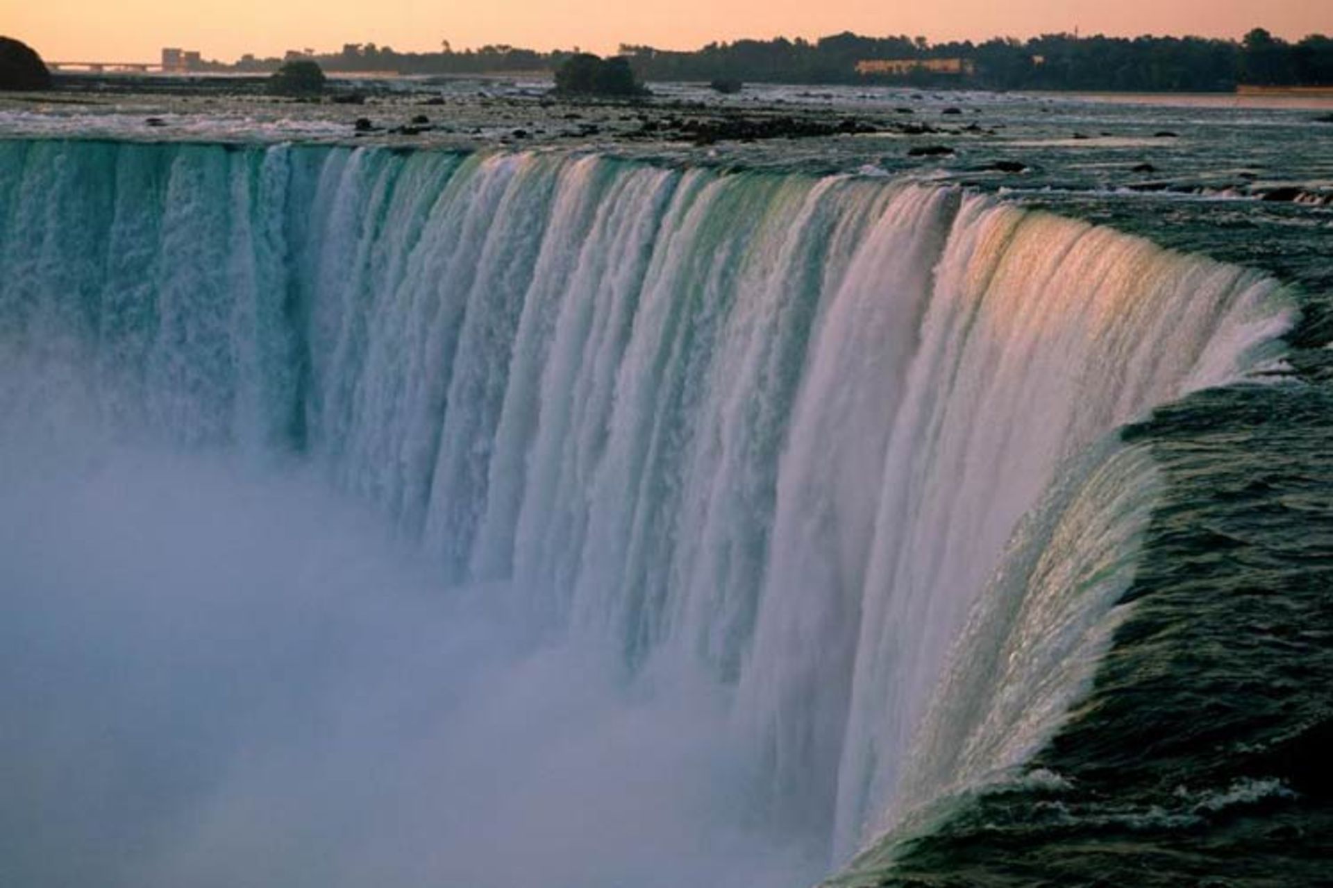 2015-12-15252092-24b1-4933-80c8-35a8f8739789-niagara-falls-canada5