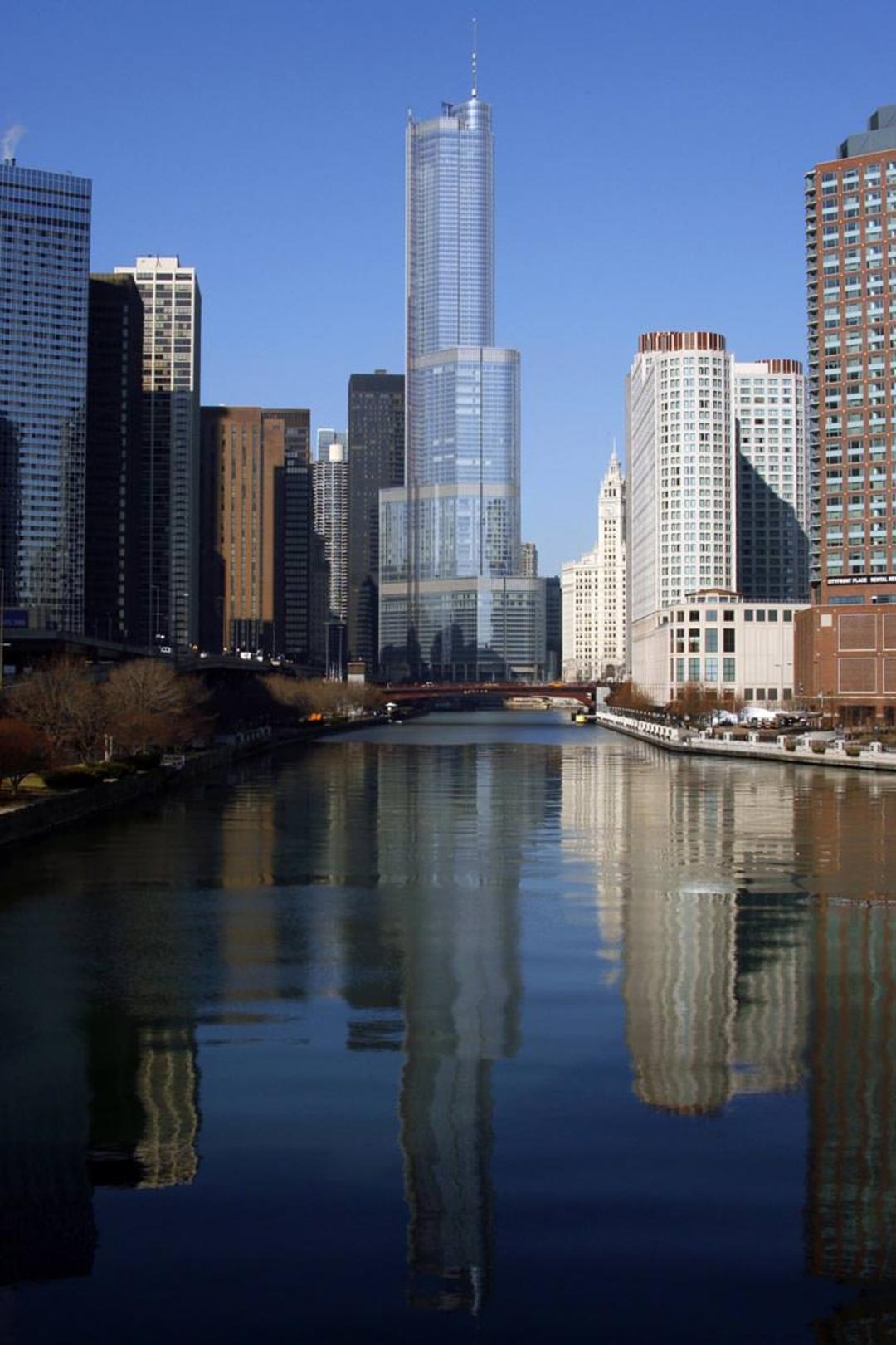 2015-12-16-trump-international-hotel-and-tower-in-chicago-united-states