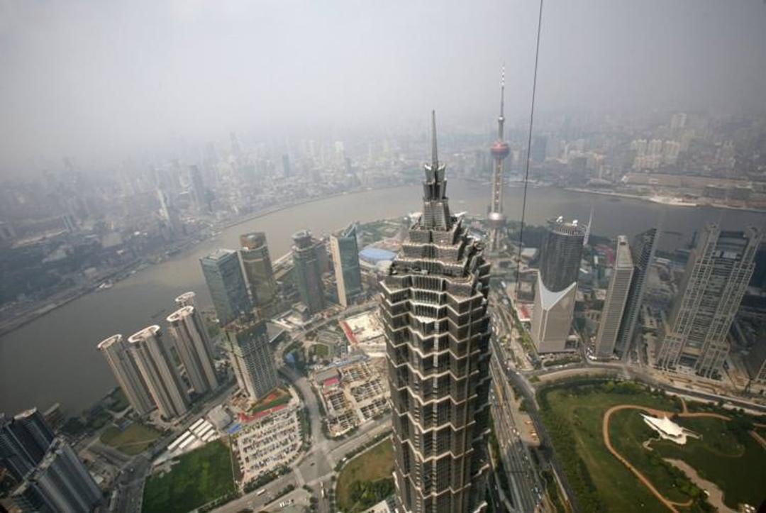 2015-12-17-jin-mao-tower-in-shanghai-china