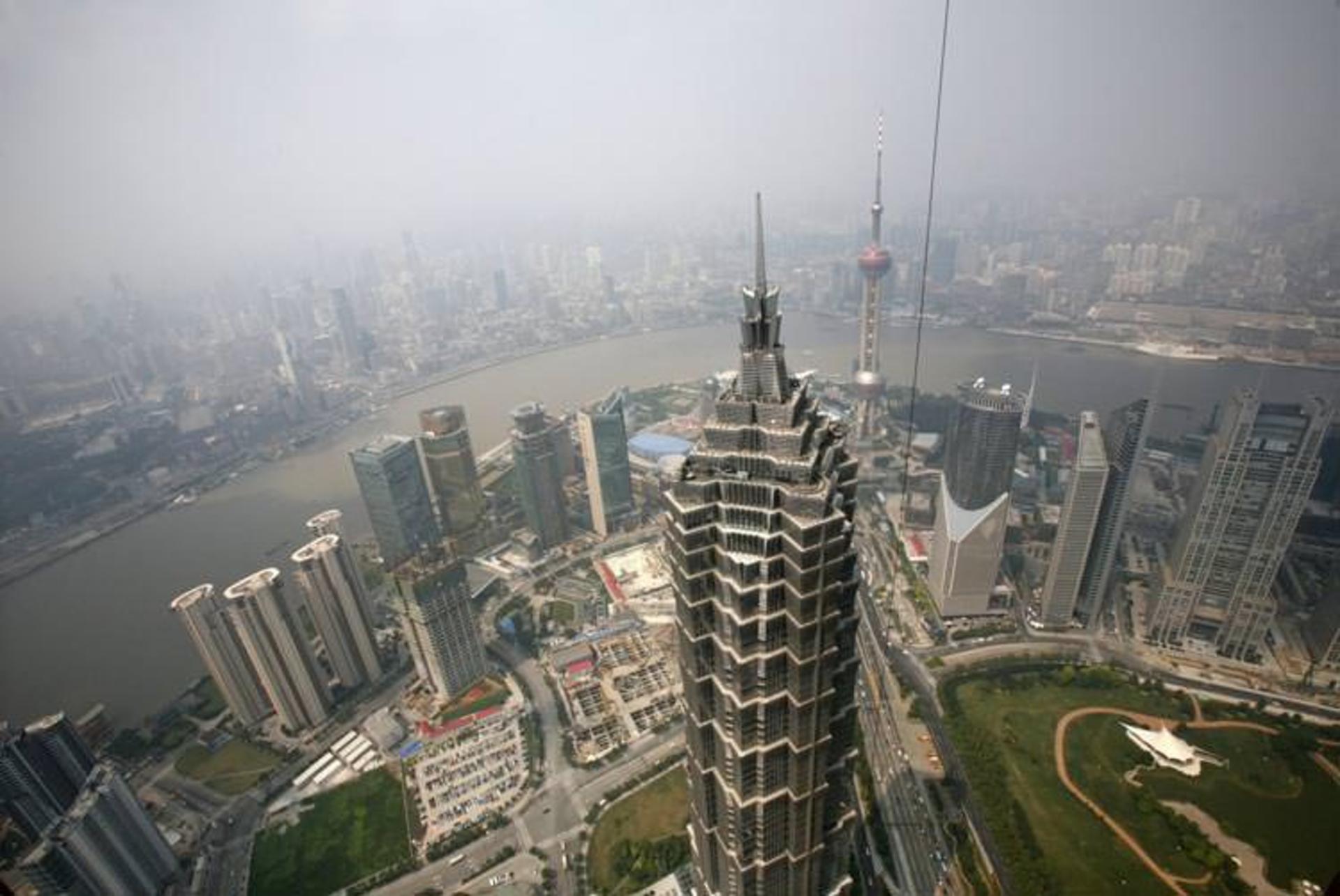 2015-12-17-jin-mao-tower-in-shanghai-china