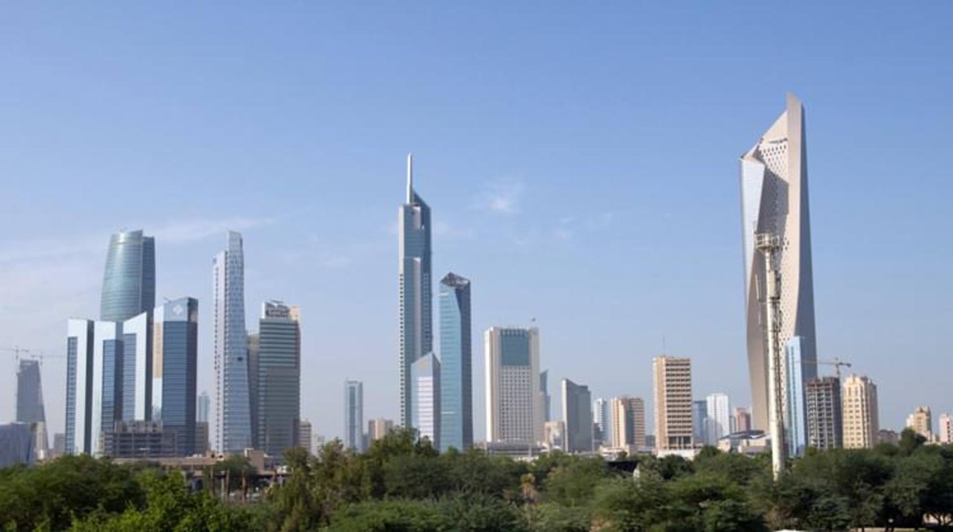 2015-12-20-al-hamra-tower-in-kuwait-city-kuwait