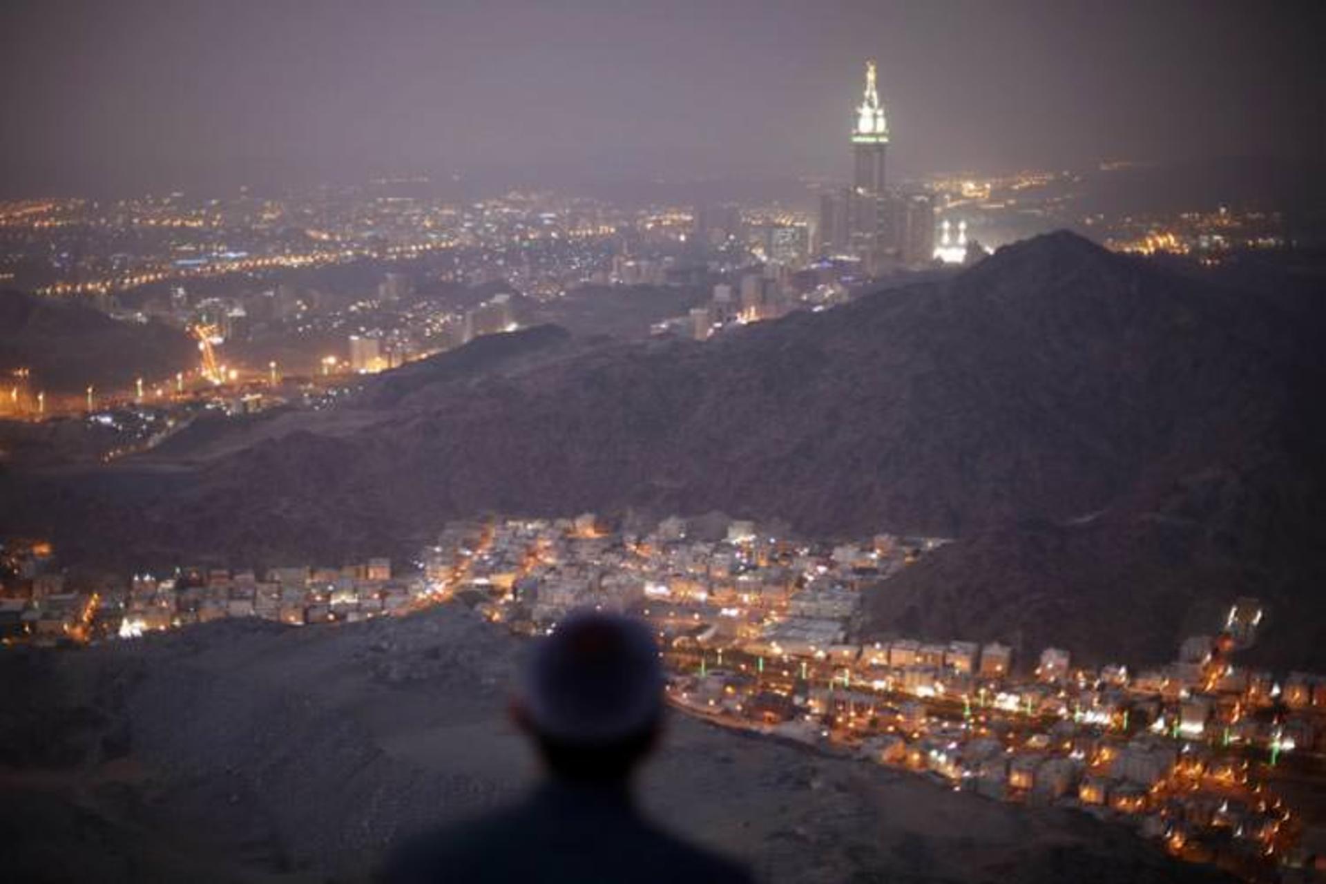 2015-12-3-the-abraj-al-bait-also-known-as-the-makkah-royal-clock-tower-in-mecca-saudi-arabia