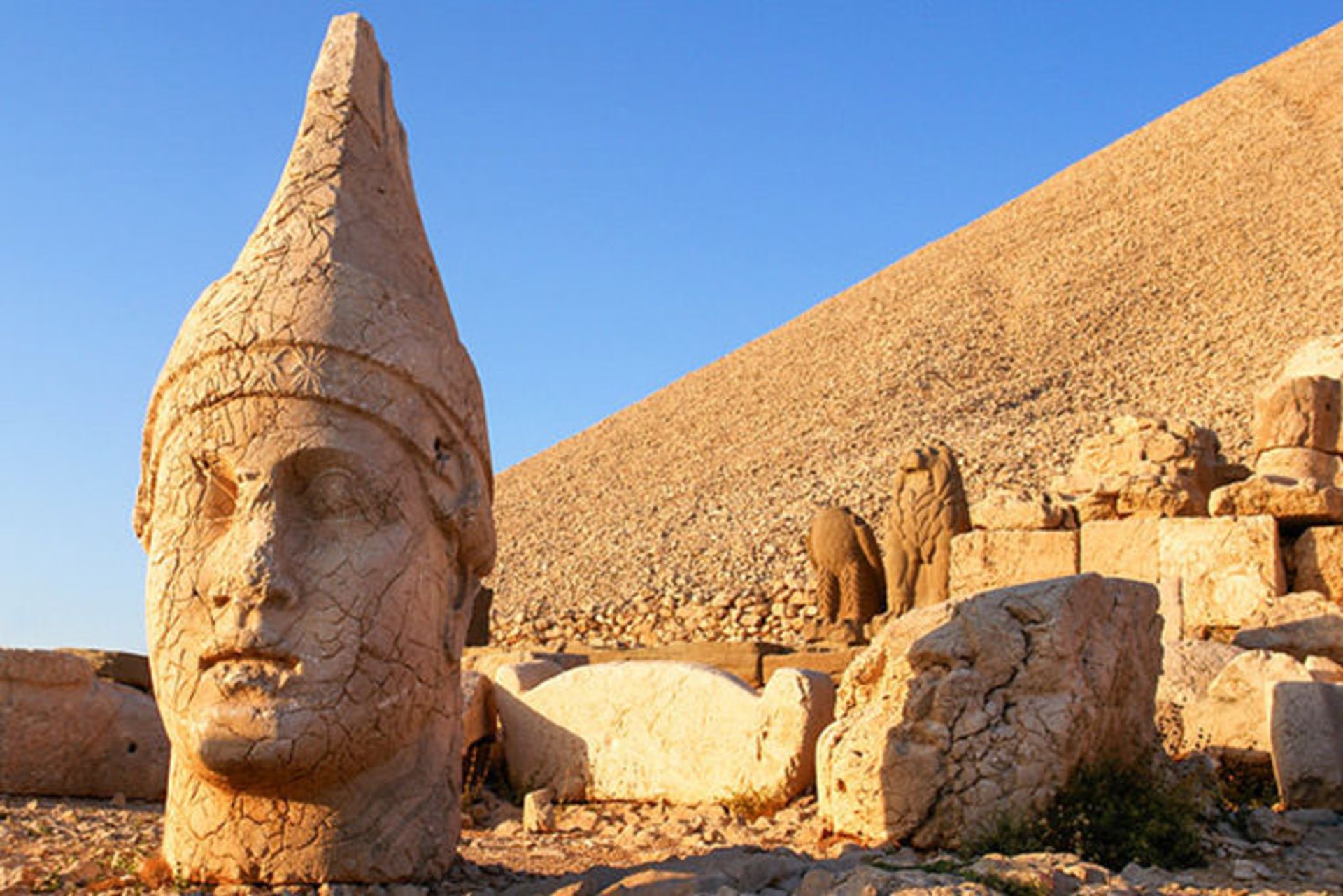 2015-12-349efd71-e47f-4c4b-a6a4-738c90445de4-turkey-nemrut-statue-heads-mount-nemrut