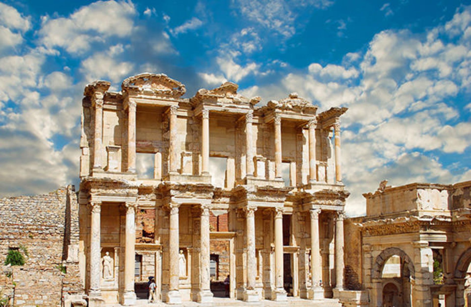 2015-12-3dad65a9-2de9-4090-add7-b9c9a13d99a7-turkey-library-facade-ephesus