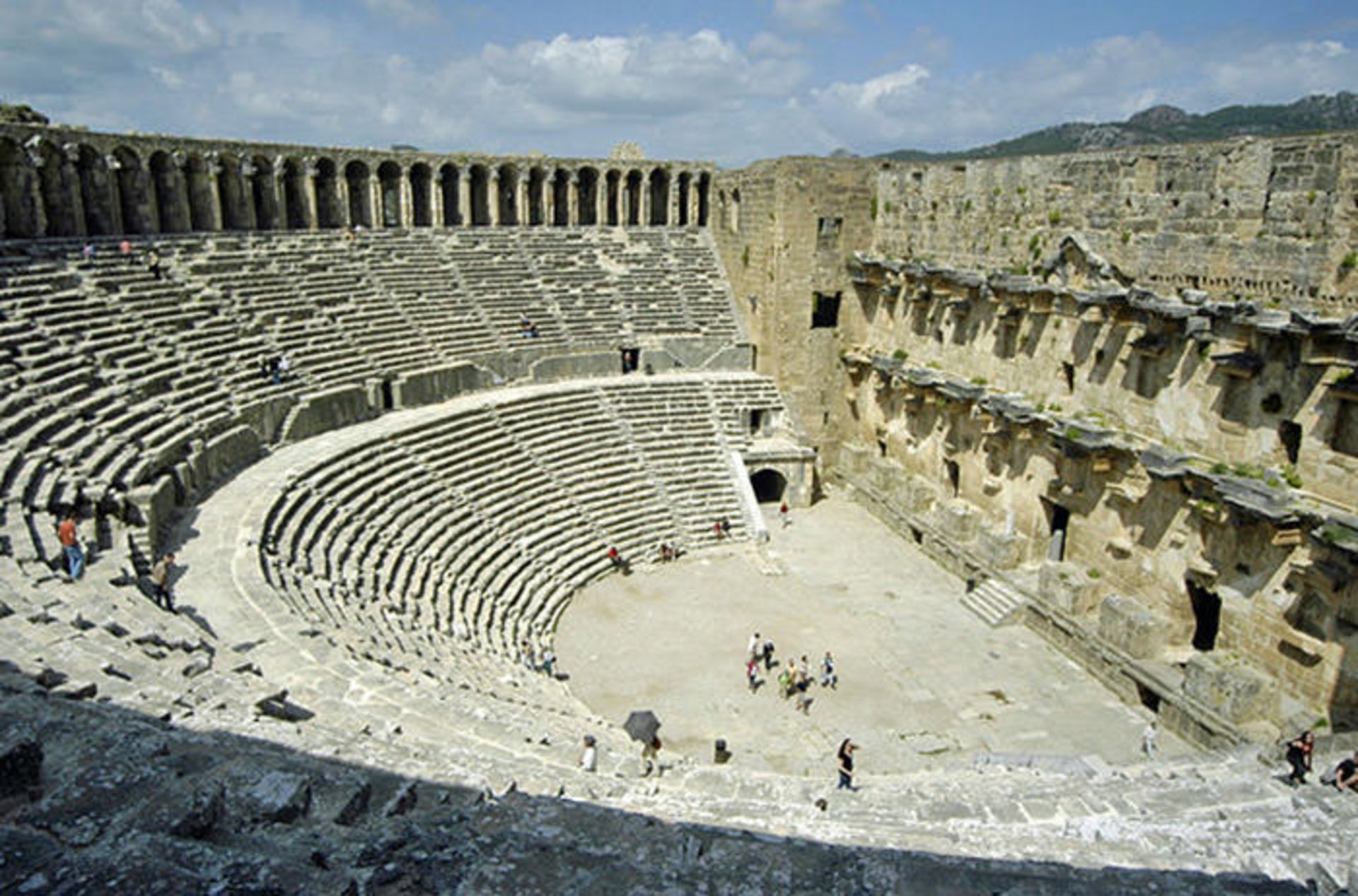 2015-12-486c497f-51f8-4e8d-9d85-d2e13df71efb-turkey-theatre-aspendos