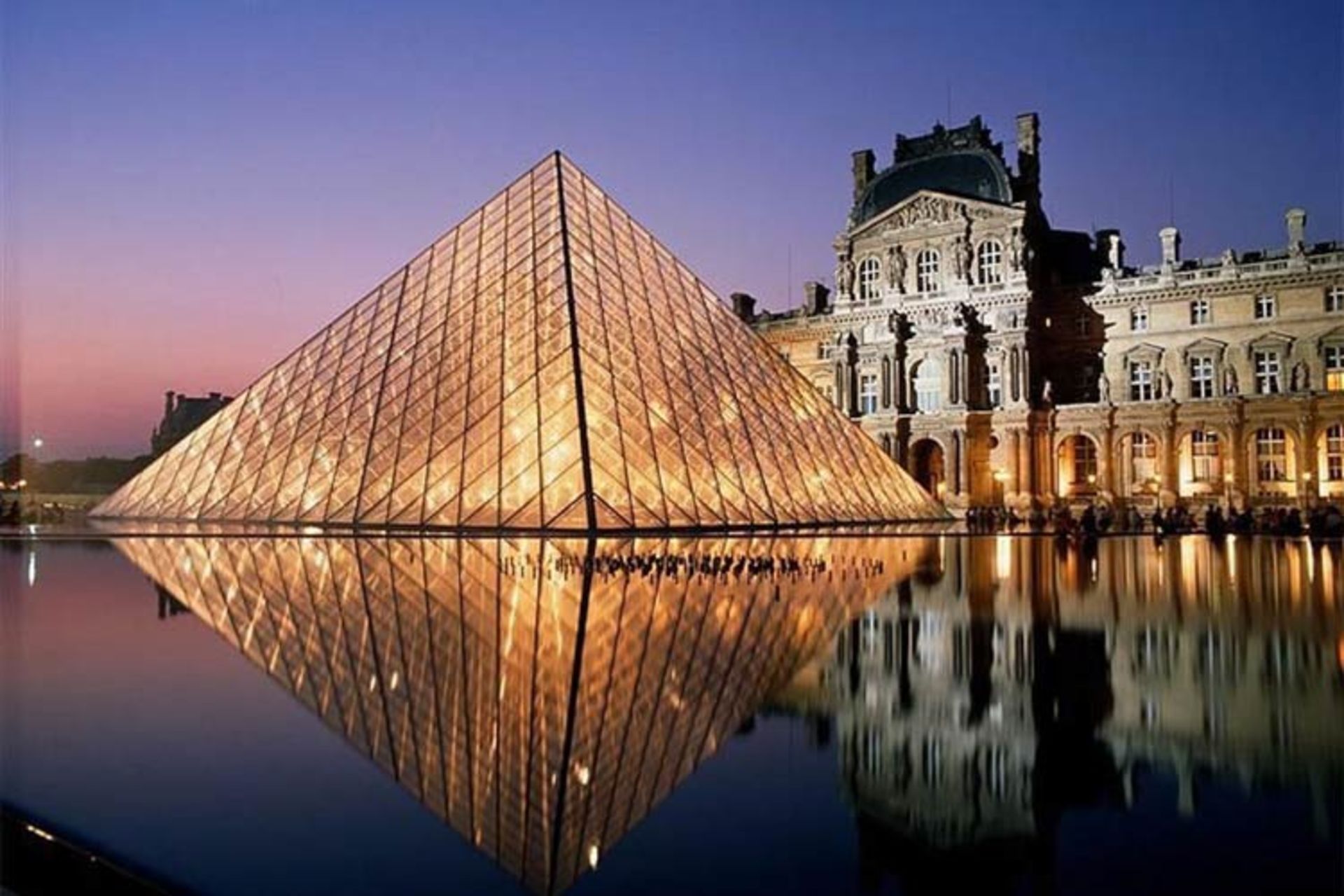 2015-12-5f2afaba-f6c1-4ecc-903d-919d619db788-the-louvre-museum-in-paris