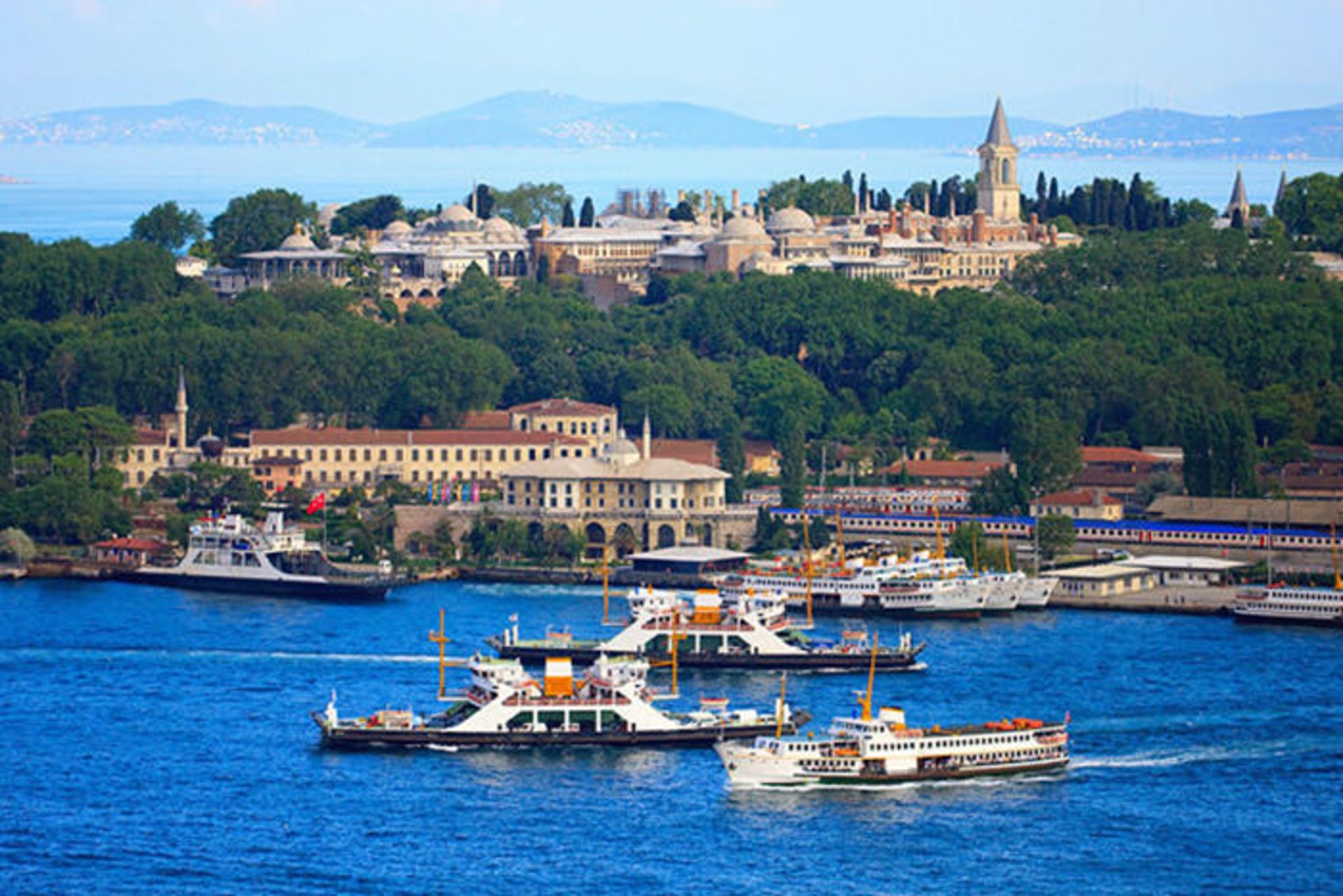 2015-12-62935a00-9982-4ebb-9164-6388d8e0177f-turkey-palace-view-from-marmara-sea-topkapi-palace