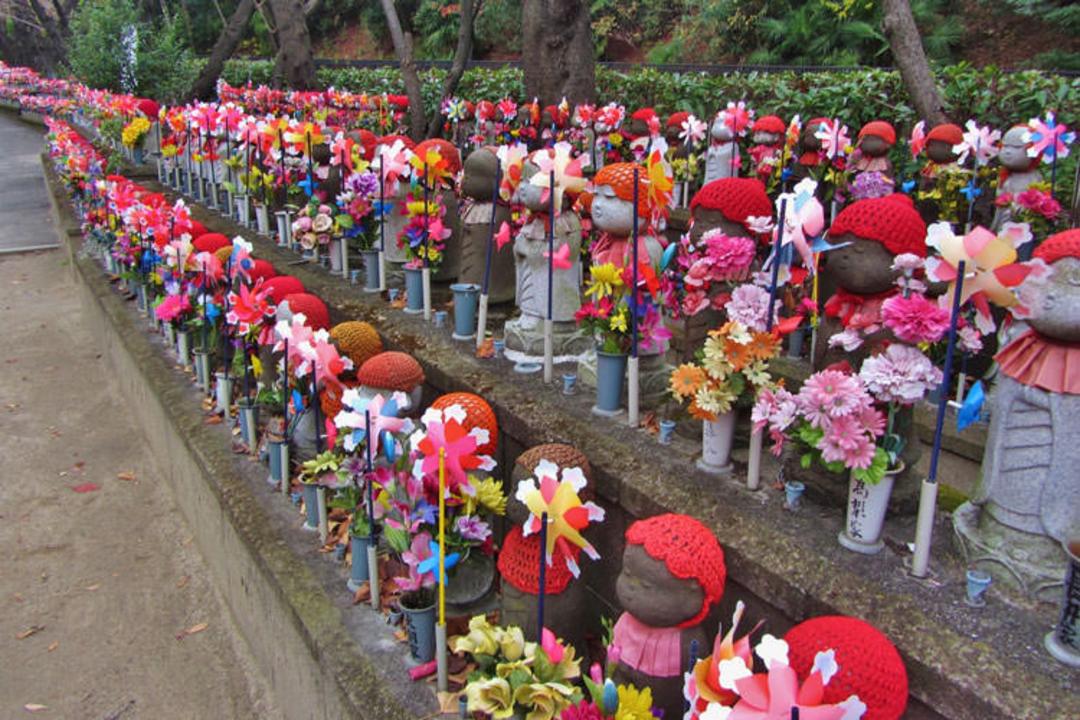 2015-12-7313283-jizo_statues_tokyo