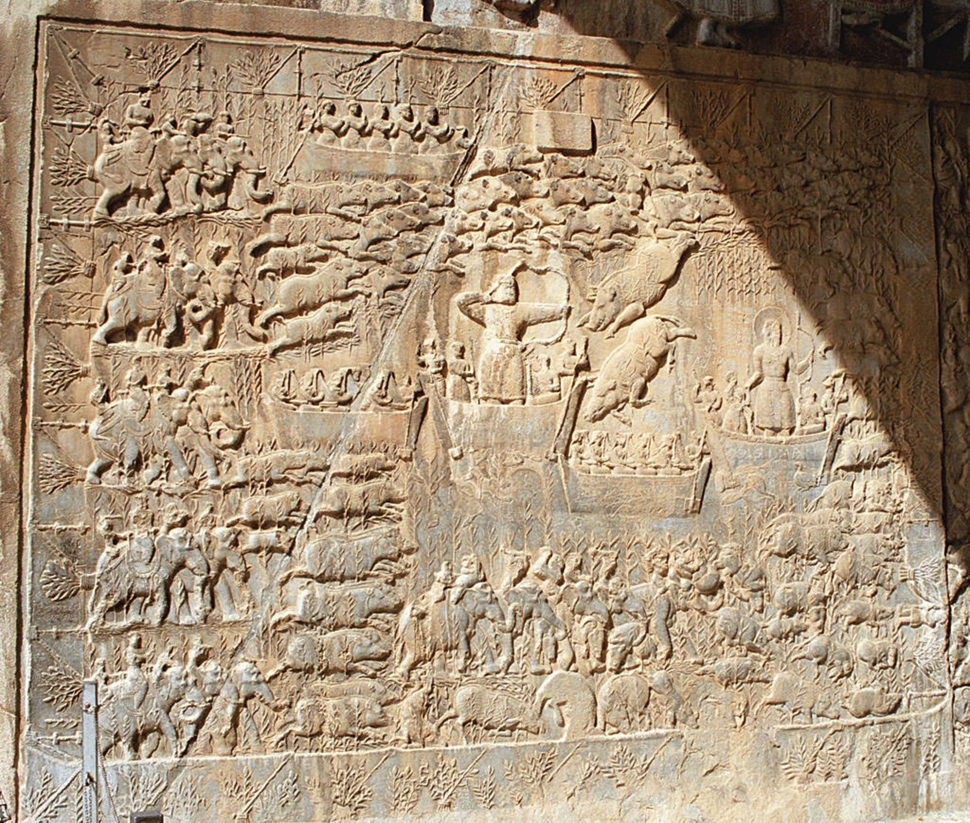 2015-12-9d66c803-4d4d-4dbd-8251-9b66d21b60ee-taq-e_bostan_-_low-relief_the_boar_hunt