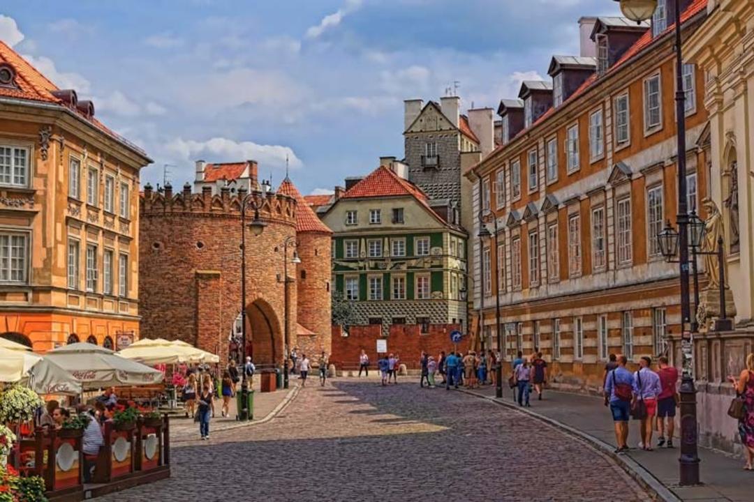2015-12-b695db98-5de5-4f00-94bf-73afafe4ac70-warsaw-old-town4