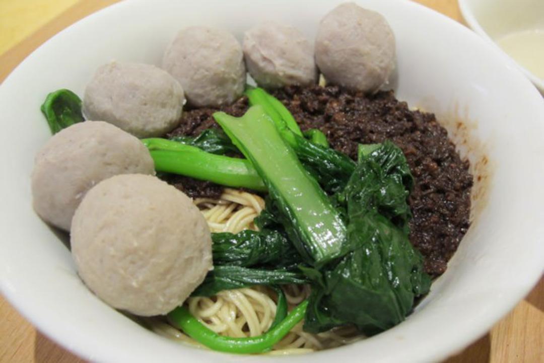 2015-12-b72b909d-edef-42bc-acad-b9b8913e23b6-beefball-noodles-at-hutong,-lot10,-kl