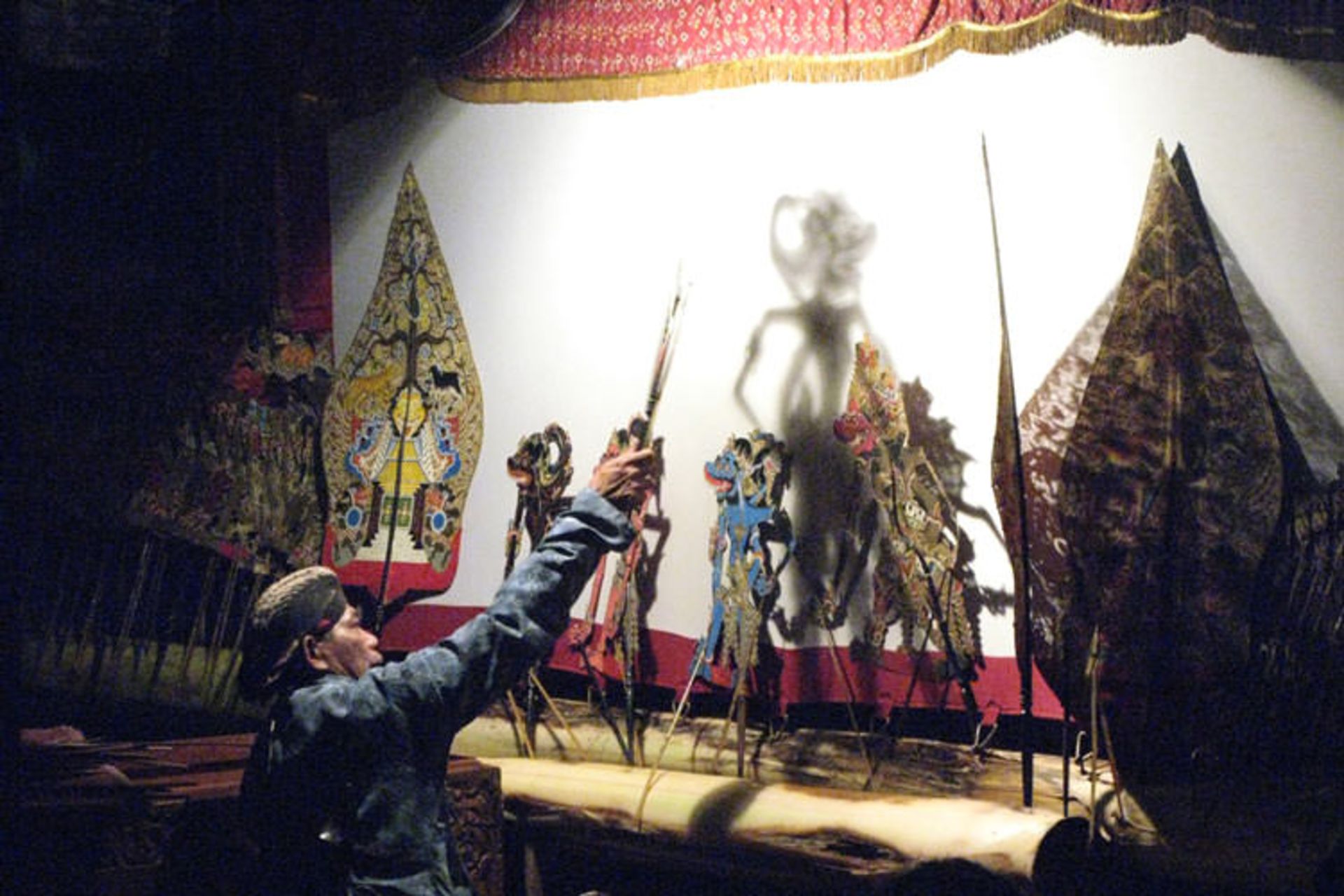 2015-12-c5dbe692-d6c8-41f5-85ef-1b89c49a815b-wayang_kulit_indonesia