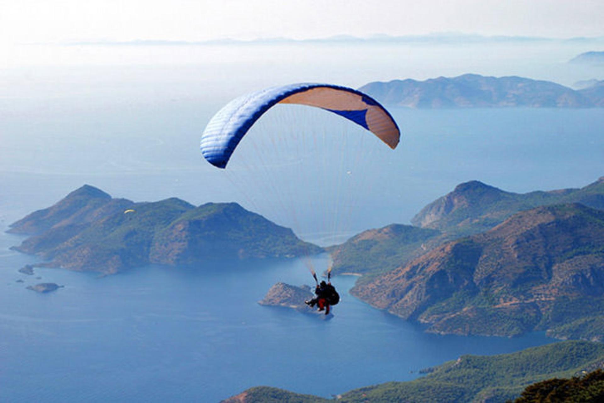 2015-12-cc1db51e-bc55-43ef-94fd-b5bb11c1d9ea-turkey-paraglider-over-oludeniz-lagoon-oludeniz