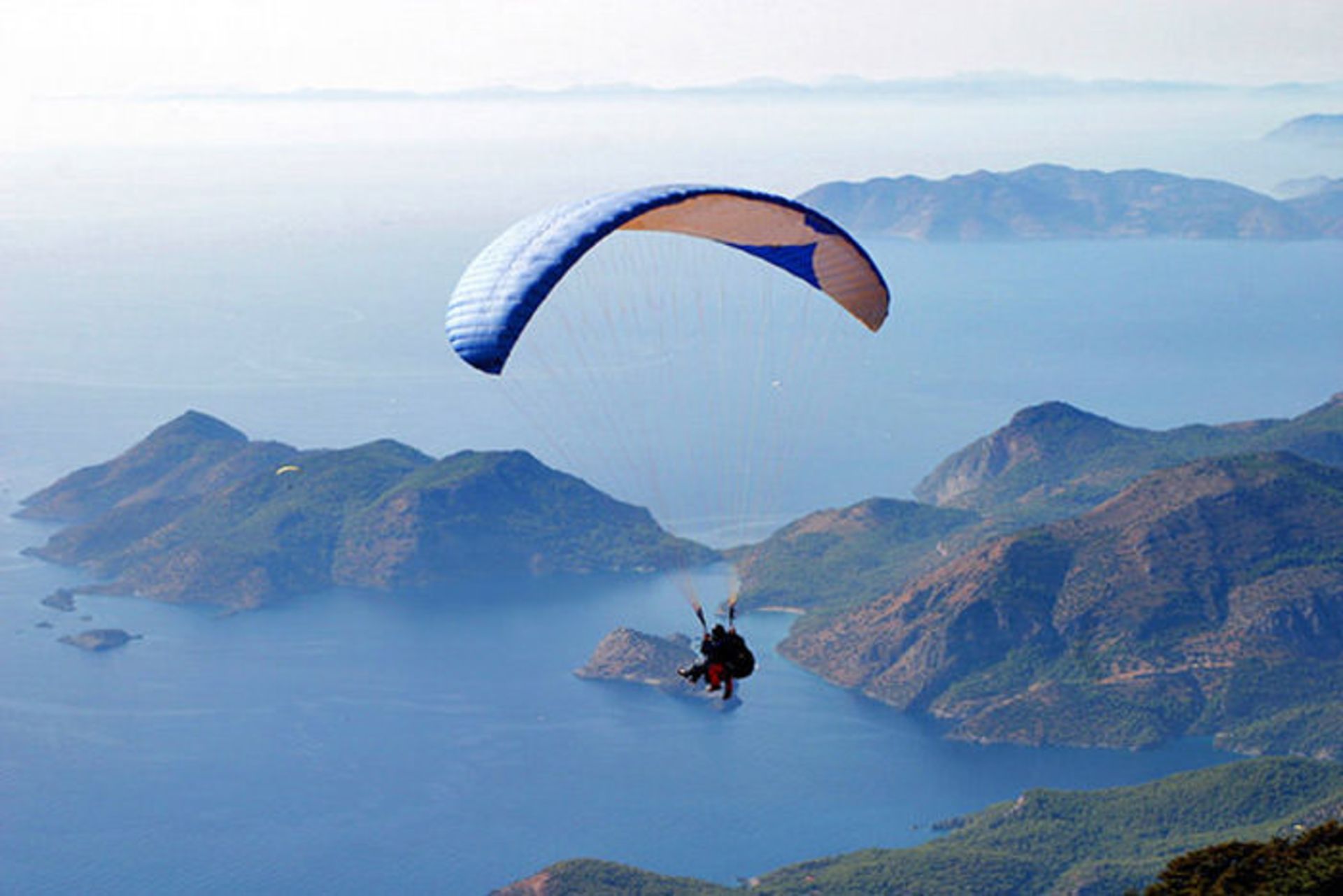 2015-12-cc1db51e-bc55-43ef-94fd-b5bb11c1d9ea-turkey-paraglider-over-oludeniz-lagoon-oludeniz