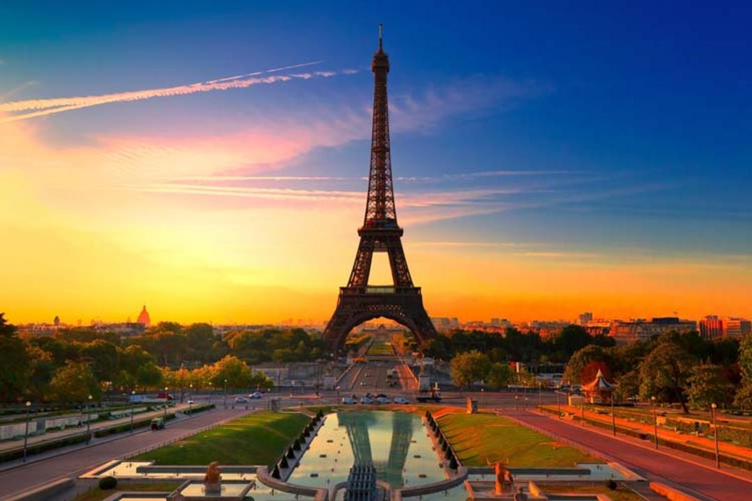2015-12-d38b14ae-7318-4381-ae2e-412cad6df53e-eiffel-tower-paris-france
