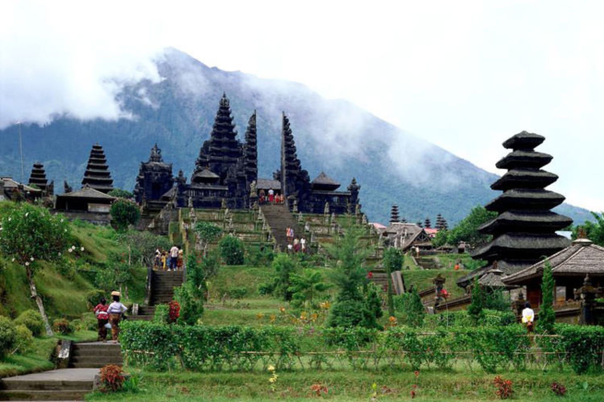 2015-12-d418d5b7-f2b2-4fed-a94a-f81ab2ca3c74-bali_pura_besakih