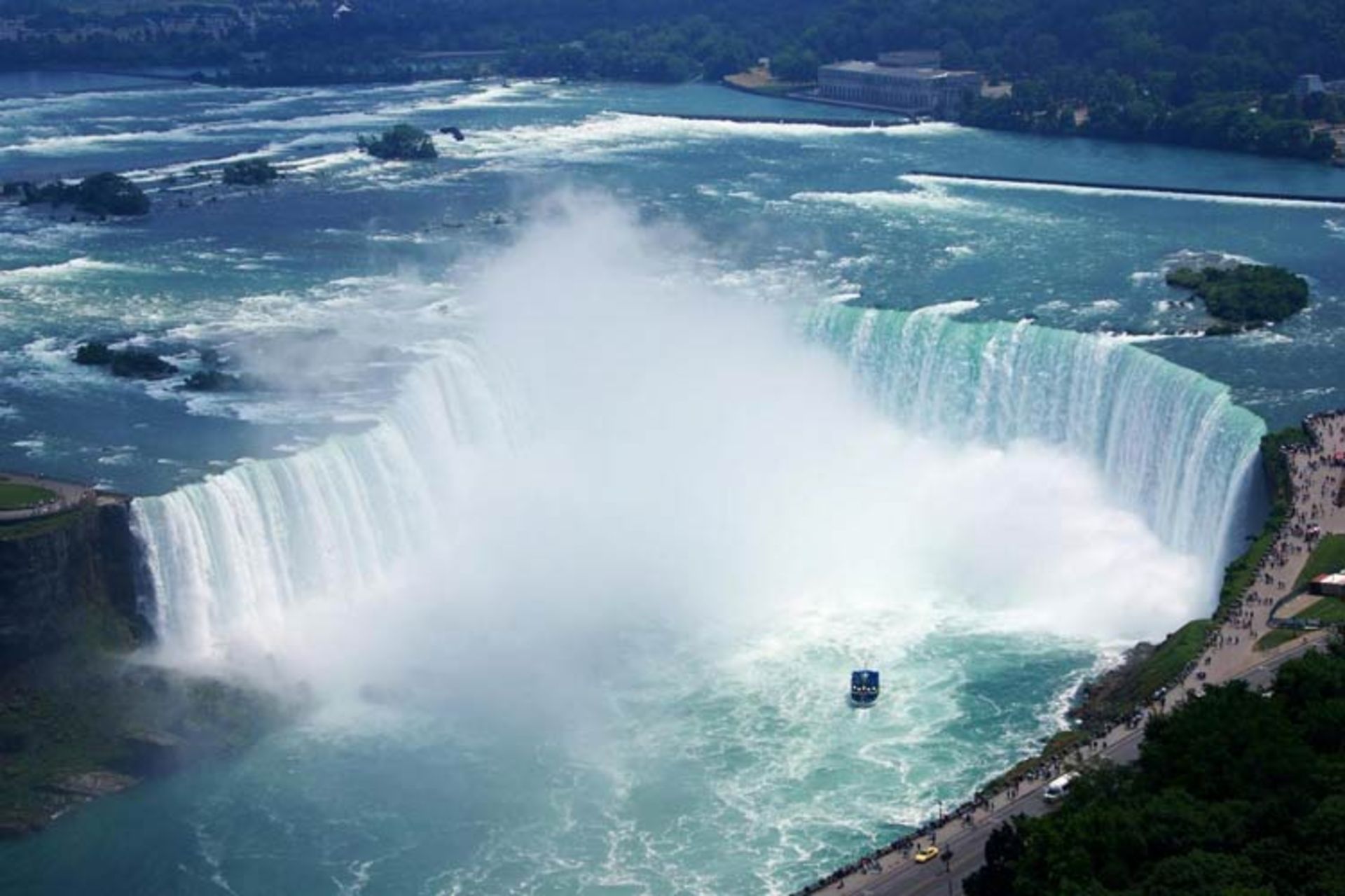 2015-12-e0f78c90-f544-4cf9-8934-a1e872253a98-niagara-falls-35