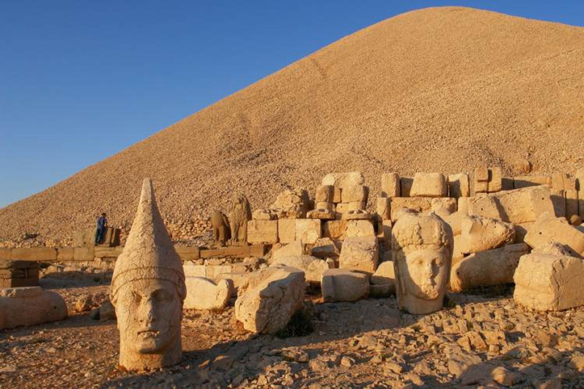 2015-12-e83a24b9-ae95-414e-a03e-ef3614e4c54b-nemrut
