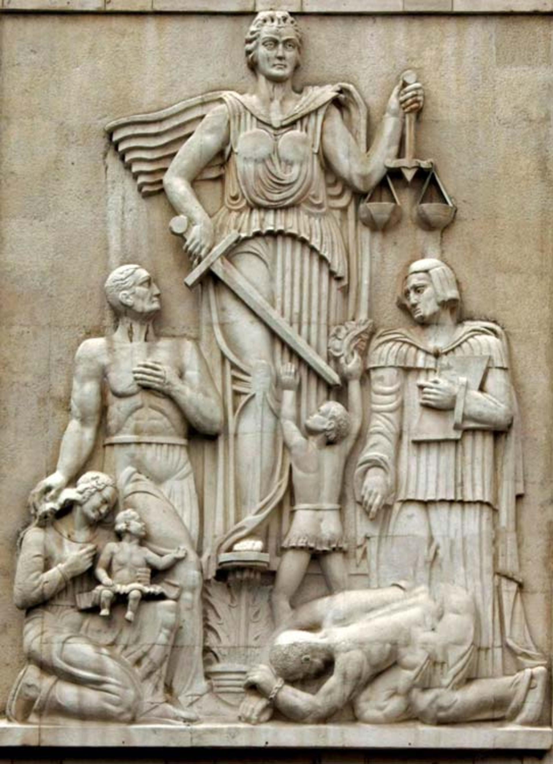 2015-12-justice_statue_iranaaa