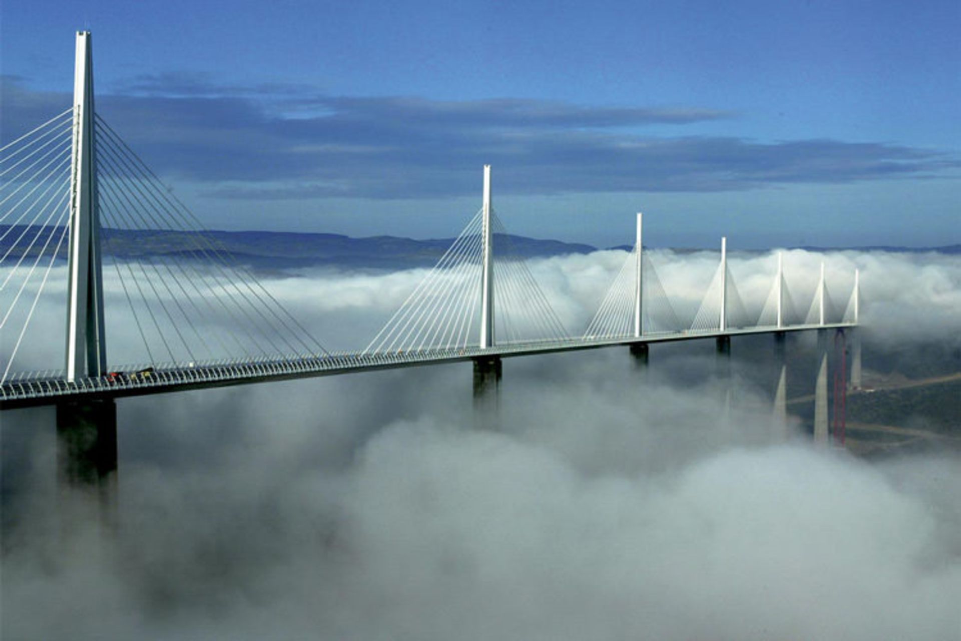 2015-12-millau-viaduct-bridge-1