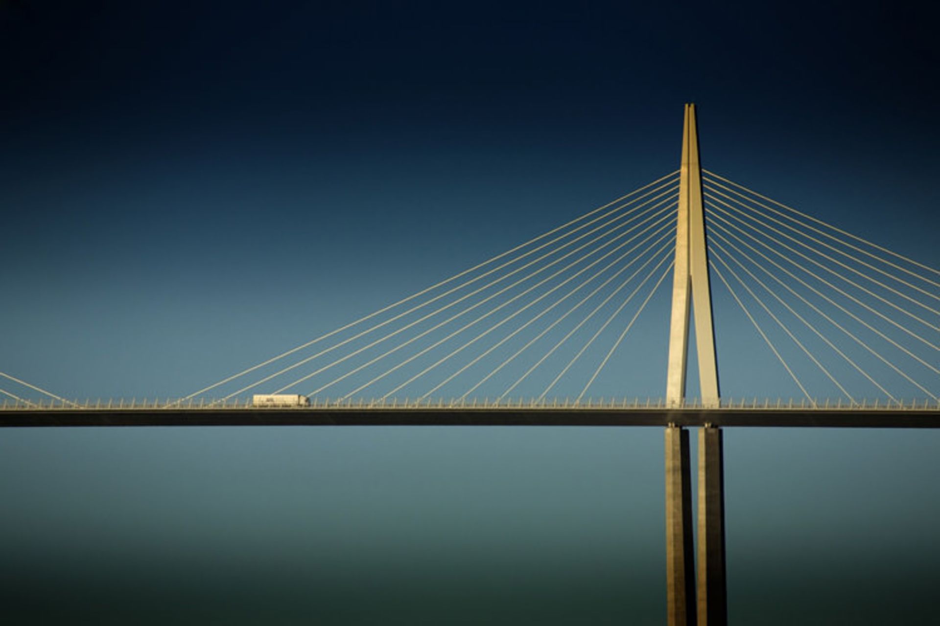 2015-12-millau-viaduct-bridge4-1