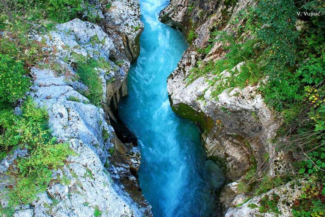 2015-12-soca-river