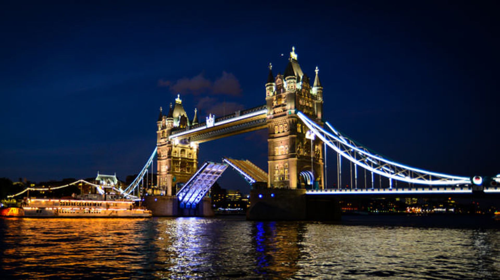 2015-12-tower-bridge1